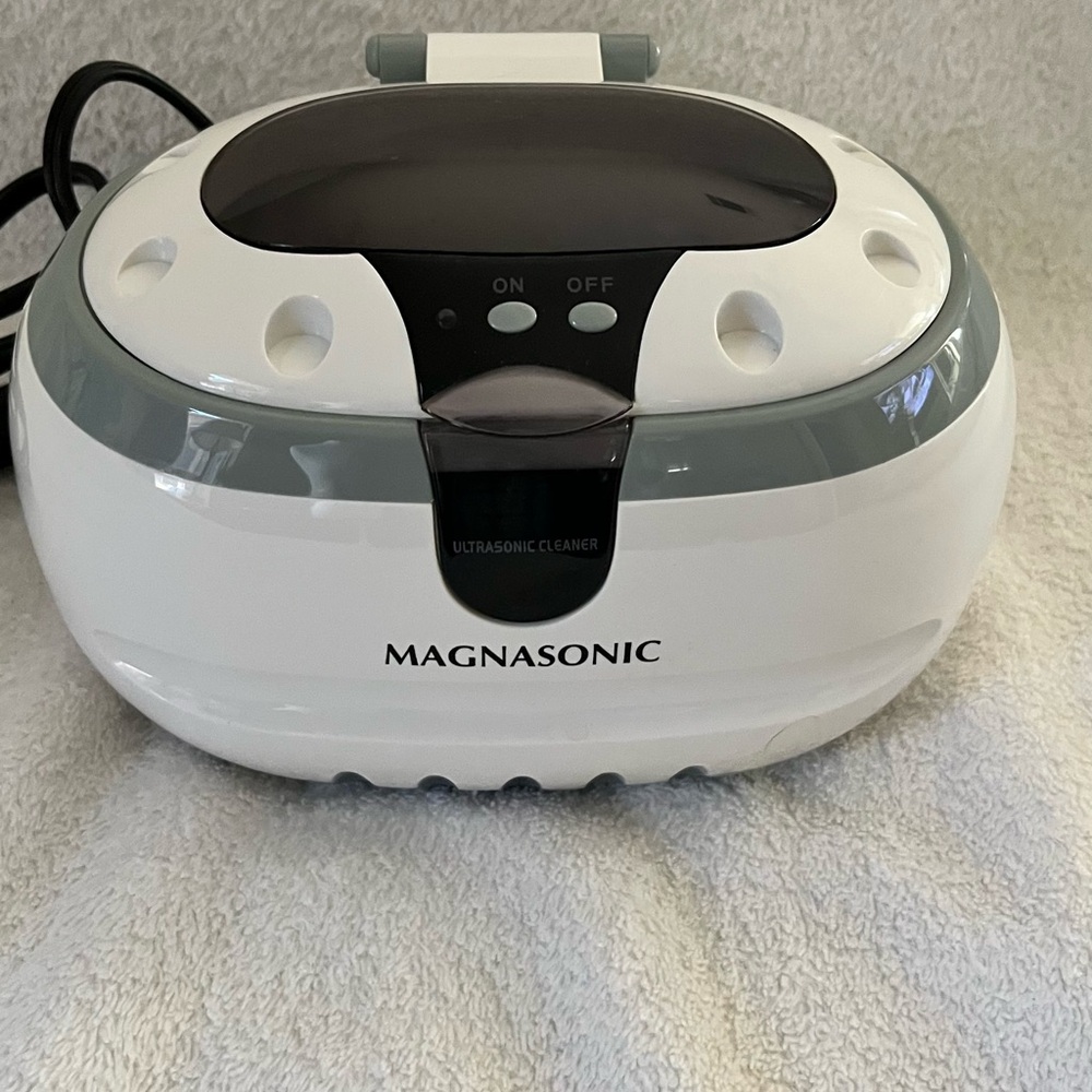 White and Gray Ultrasonic Cleaner